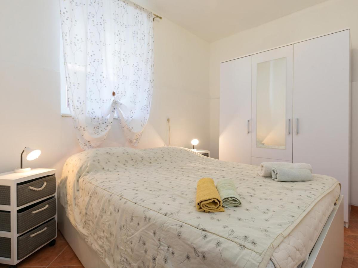 Apartman Susnjic โปเรช ภายนอก รูปภาพ